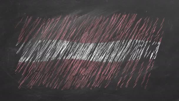 Bandera Nacional Letonia Dibujada Mano Con Tiza Pizarra Bandera Ondeando — Vídeo de stock