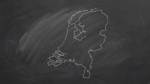 オランダのカントリーマップと旗が黒板にチョークで描かれています 手描きアニメーション さまざまな国の地図や旗の大規模なシリーズの一つ 留学の概念 — ストック動画