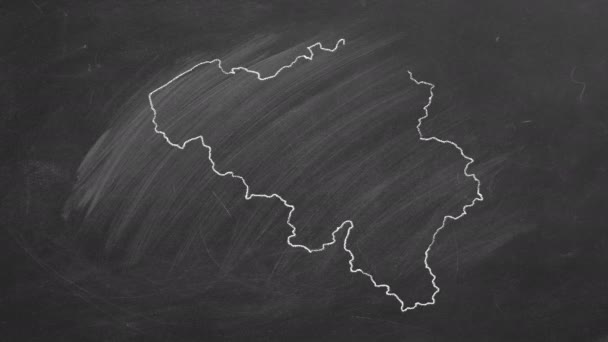 国の地図とブラックボード上のチョークでベルギーの図面のフラグ 4K手描きアニメーション さまざまな国の地図や旗の大規模なシリーズの一つ 留学の概念 — ストック動画