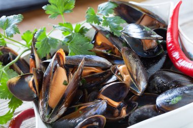 Midye maydanoz ile Sote