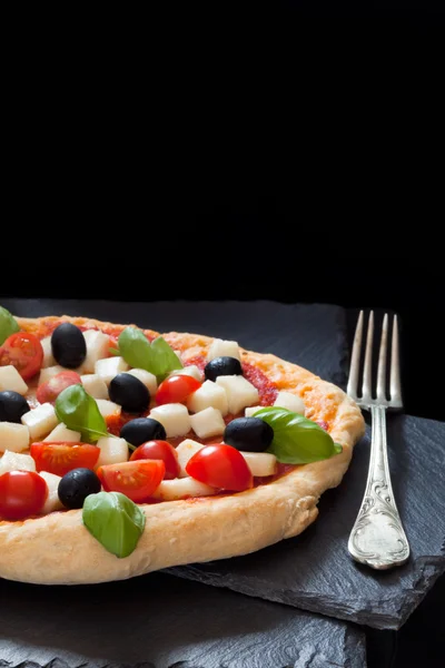 Färskt bakad pizza — Stockfoto