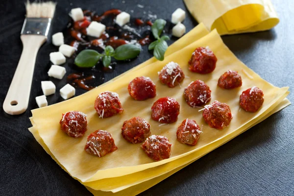 Lasagne bladen met gehaktballen — Stockfoto
