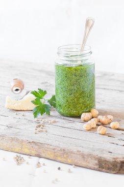 Maydanoz Pesto ile jar