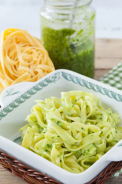 Papardelle met pesto — Stockfoto