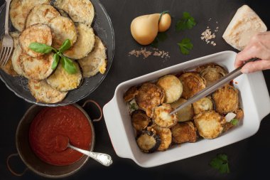 Kızarmış patlıcan ekleme için ve dilimler