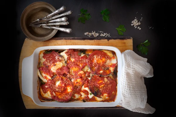 干酪的新鲜烤的茄子 — 图库照片