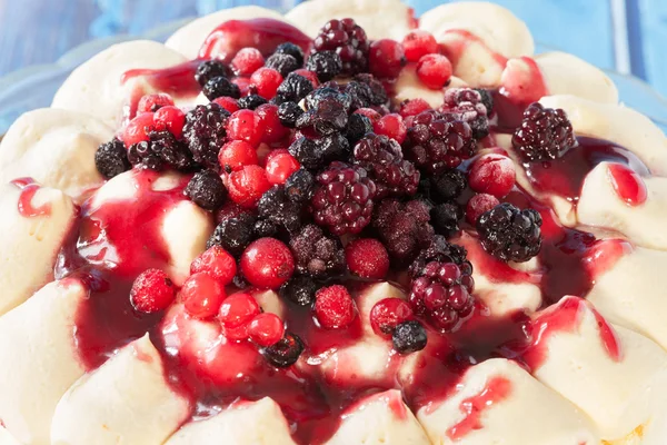 Top Of Tiramisu Cake With Berries — Stock Photo, Image