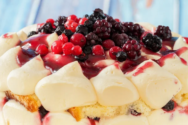 Tiramisú con bayas — Foto de Stock