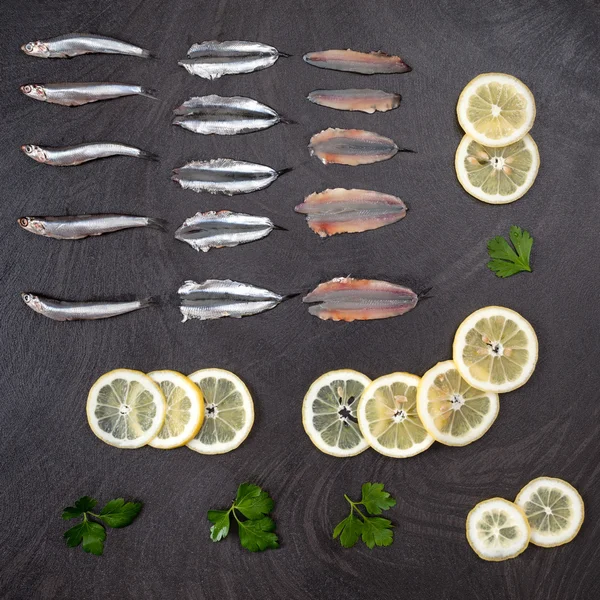 Raw Anchovies Whole And Gutted — Stock Photo, Image