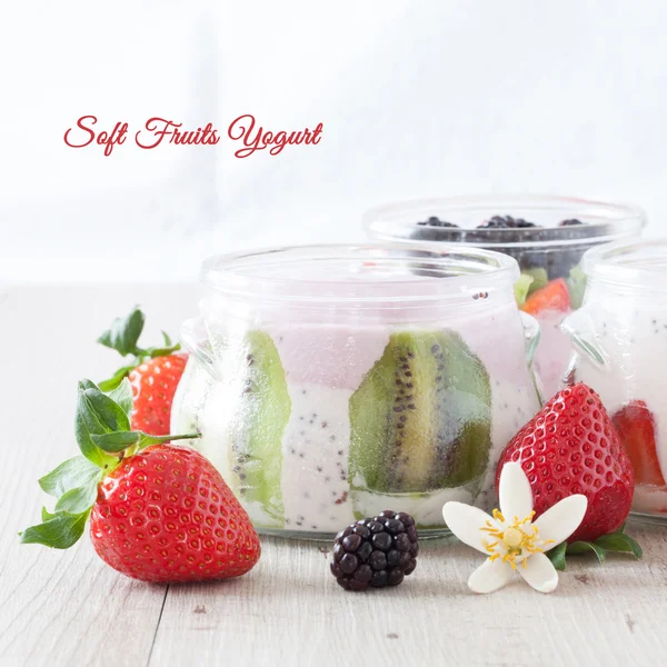 Heerlijk zacht fruit yoghurt — Stockfoto