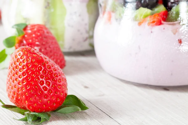 Strawberry yoghurt närbild — Stockfoto