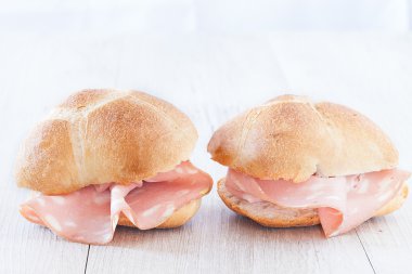 Mortadella taze çörek