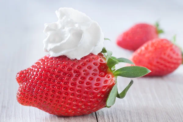 Strawberry And Whipped Cream — Stock Photo, Image
