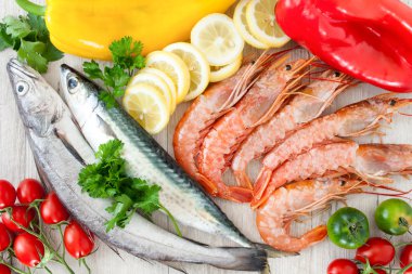 Uskumru, morina ve karides