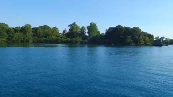 Nawigacja na Jezioro Bolsena — Wideo stockowe