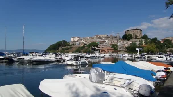 Лодки Bolsena у Capodimonte — стоковое видео