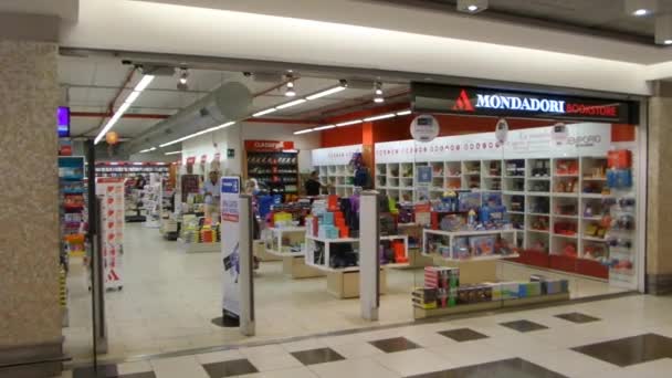 Mondadori Store Parco Leonardo Fiumicino Itália — Vídeo de Stock