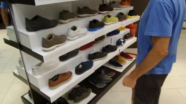 Man Shopping Shoes — Stock Video