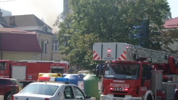 Φωτιά σε σπίτι κληρονομιάς στο Βουκουρέστι — Αρχείο Βίντεο