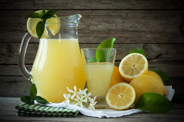 Refreshing Lemonade — Stock Photo, Image