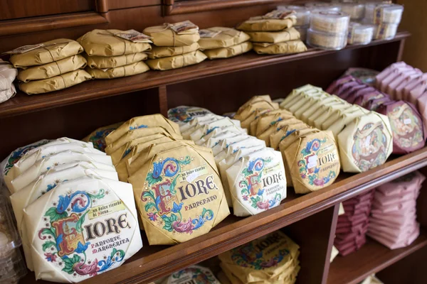 Panforte in een supermarkt siena — Stockfoto