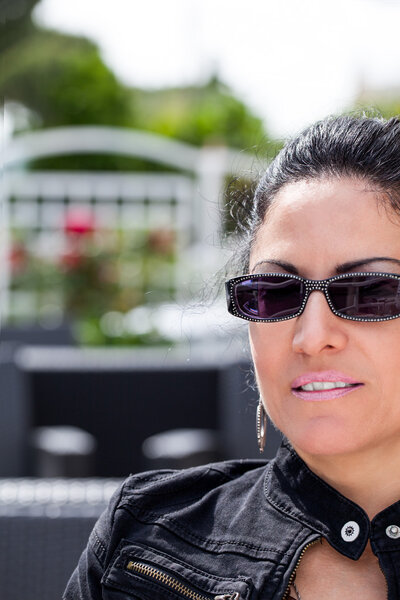 Полуобнаженная женщина
