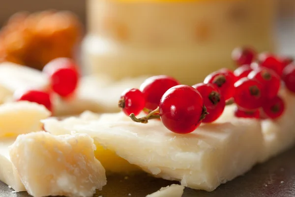 Cheese And Redcurrant — Stock Photo, Image