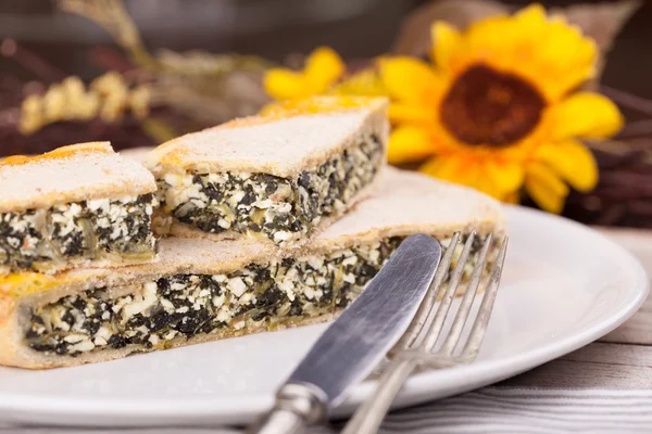 Torta salgada de acelga e queijo — Fotografia de Stock