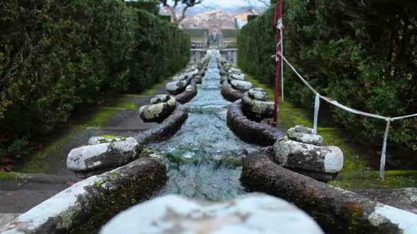 A lánc-Villa lámp Bagnaia Olaszország szökőkút — Stock videók