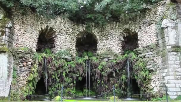 Der Springbrunnen an der villa lante — Stockvideo