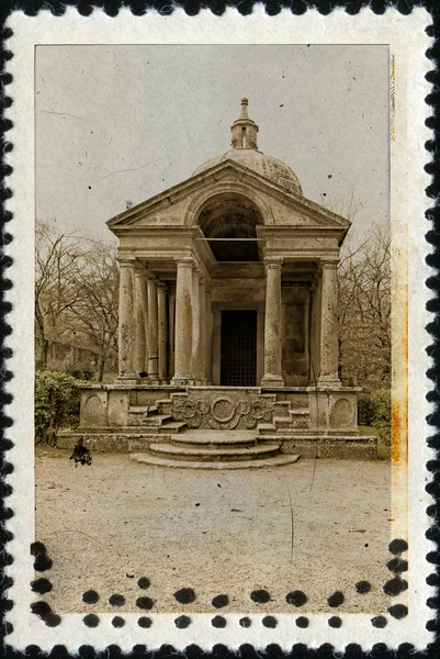 永恒的莫马佐神庙在旧邮票 — 图库照片