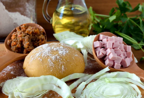 Piemont dušené hovězí Agnolotti ingredience — Stock fotografie