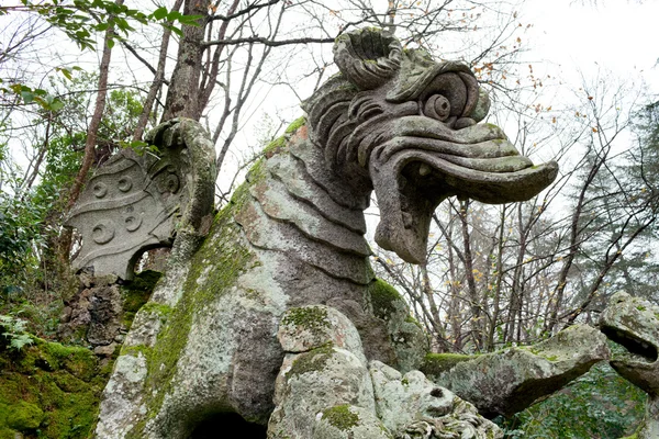 Detalhe da estátua do dragão alado, Bomarzo, Itália — Fotografia de Stock