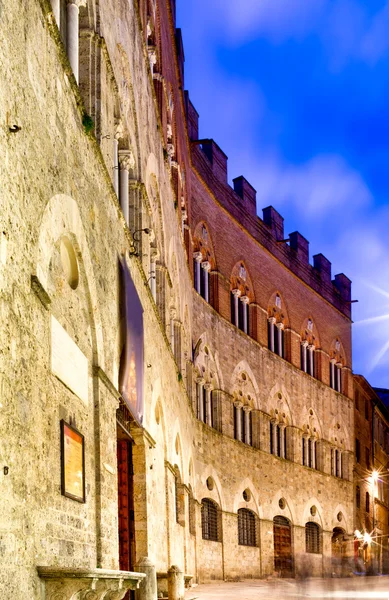 Oude gebouw In Siena, Toscane, Italië — Stockfoto