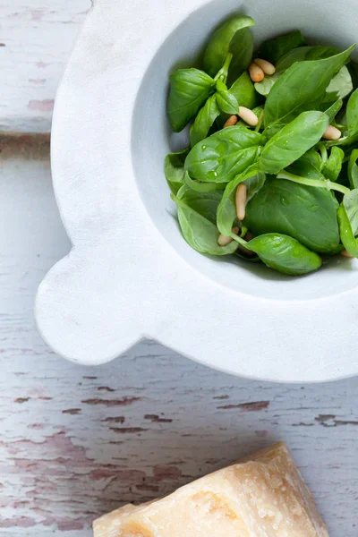 Mortar With Basil Leaves — Stock Photo, Image