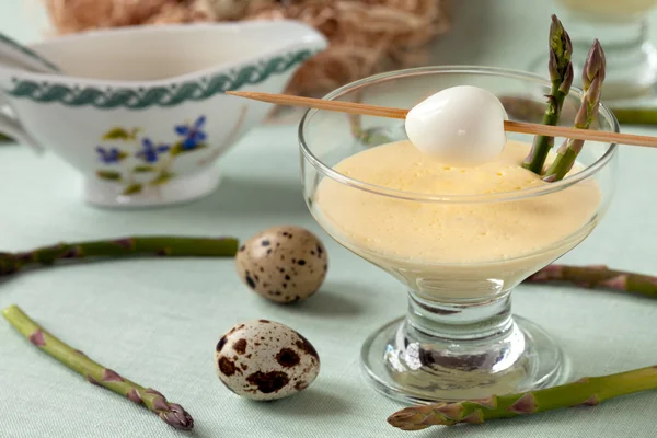 Hardal mayonez bıldırcın yumurtası — Stok fotoğraf