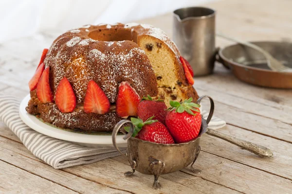 Truskawki Bundt ciasto — Zdjęcie stockowe