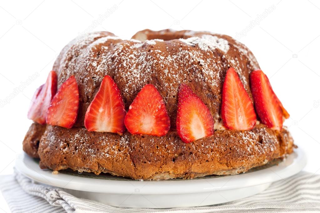 Bundt Cake  With Strawberries