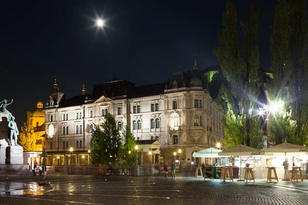 Placu Prešeren Ljubljana w nocy — Zdjęcie stockowe