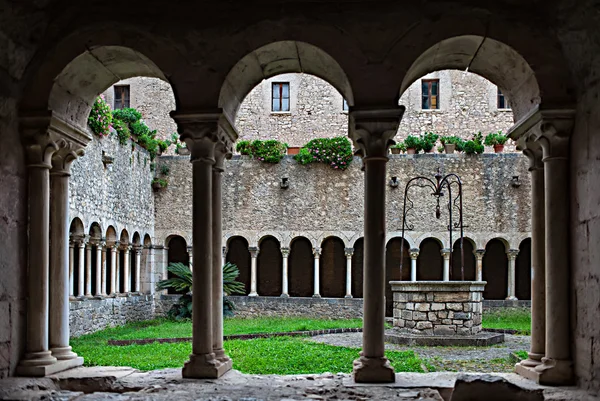 The Cloister Of Valvisciolo Abbey Sermoneta Italy — Stock Photo, Image