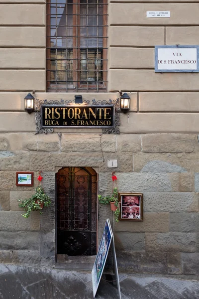 Buca Di S. Francesco restaurację Arezzo Włochy — Zdjęcie stockowe