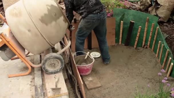인공 연못 건설 — 비디오