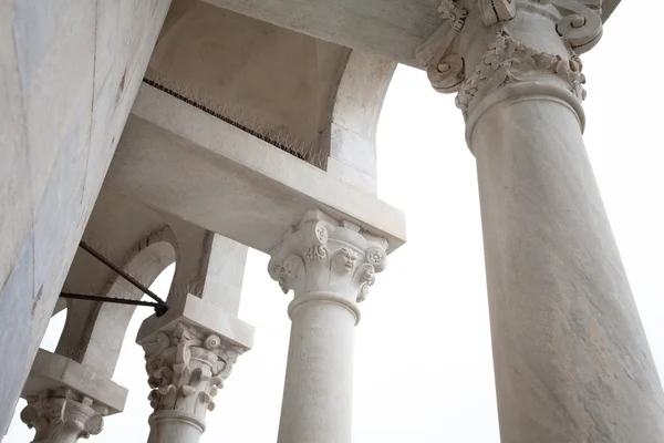 Detail šikmou věž lodžie Pisa Itálie — Stock fotografie