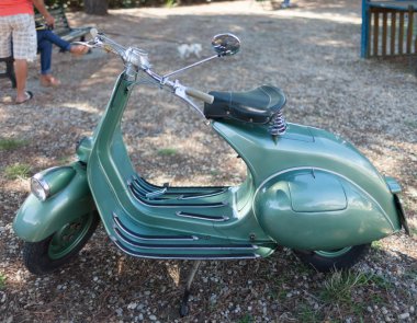 Yeşil Vespa 50s