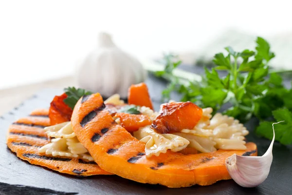 Calabaza Farfalle Receta tradicional italiana — Foto de Stock