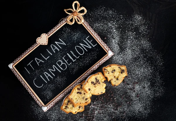 Rebanadas de Ciambellone con chispas de chocolate — Foto de Stock