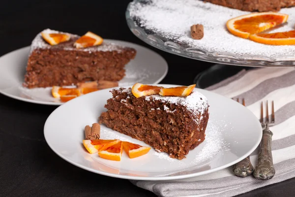 Weicher Kuchen mit Schokolade und Orangen — Stockfoto