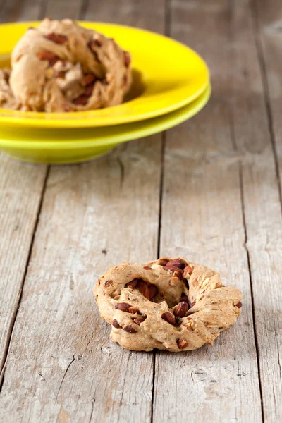 Taralli-Kekse auf Holztisch — Stockfoto
