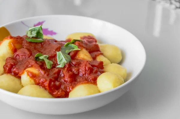 Bowl of beef stew and potatoes — Stock Photo, Image