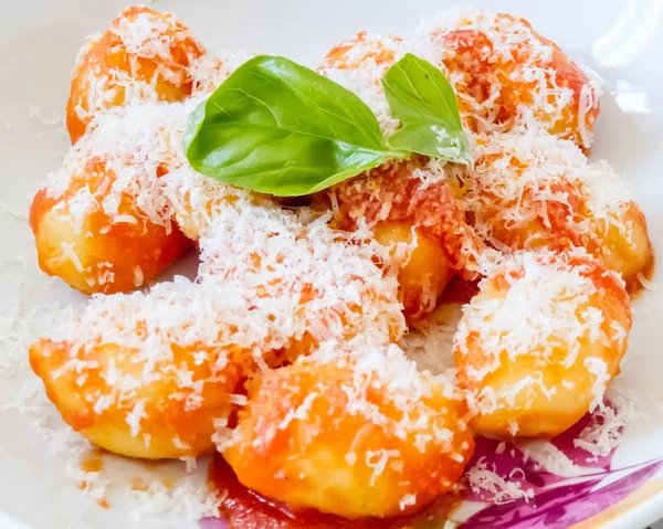 Gnocchi dorati croccanti Foto Stock